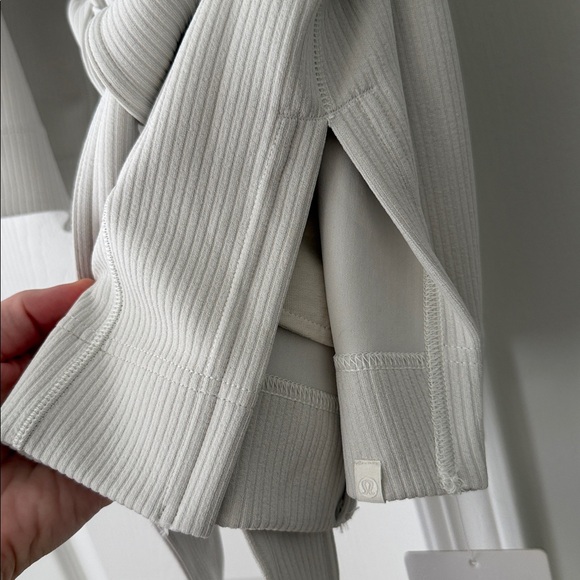 NWT Lululemon Ribbed Softstreme Belted Wrap - Picture 4 of 6